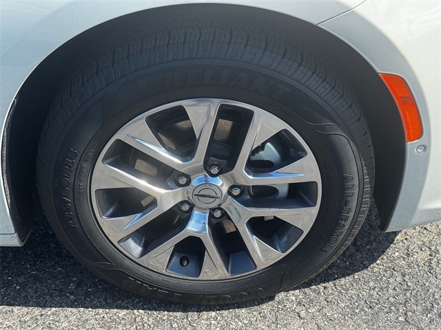 2021 Chrysler Pacifica Hybrid Pinnacle photo 9