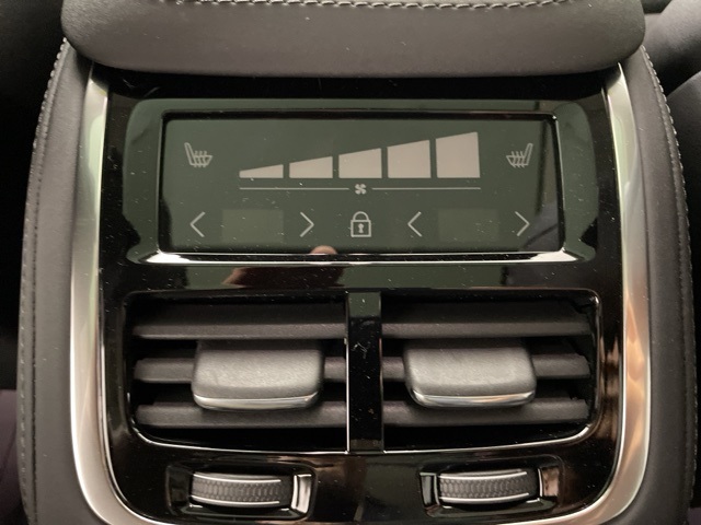 2025 Volvo XC90 T8 AWD Plus photo 36