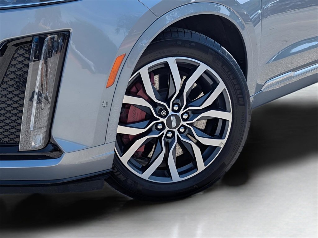 2024 Cadillac XT6 Sport photo 2