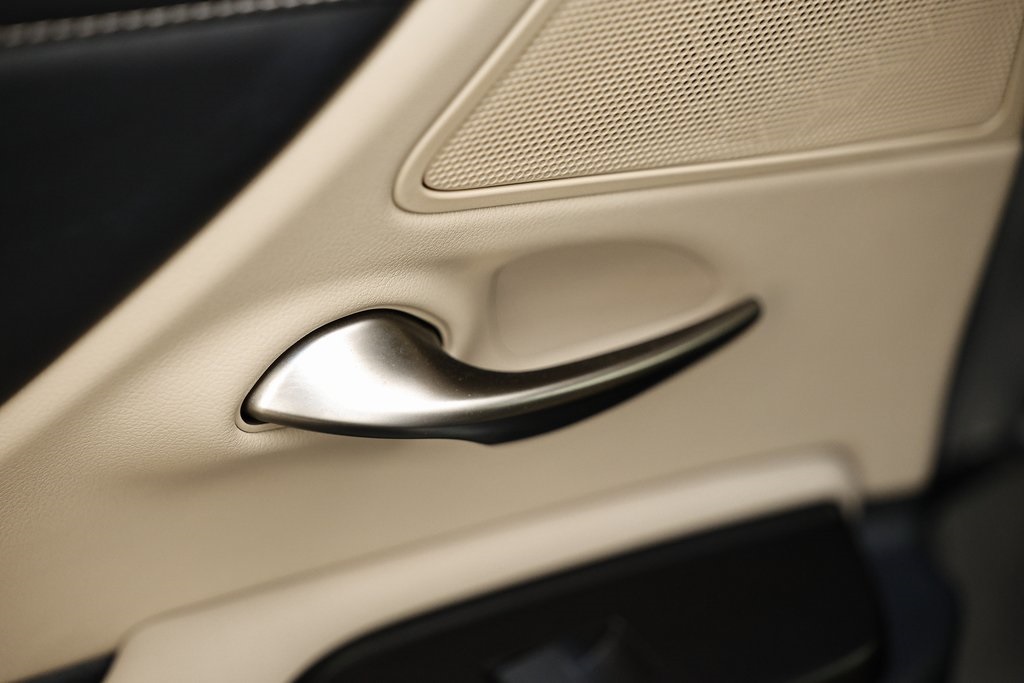 2019 Lexus ES 350 photo 21