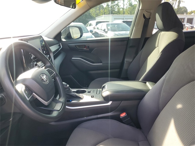 2022 Toyota Highlander L photo 10