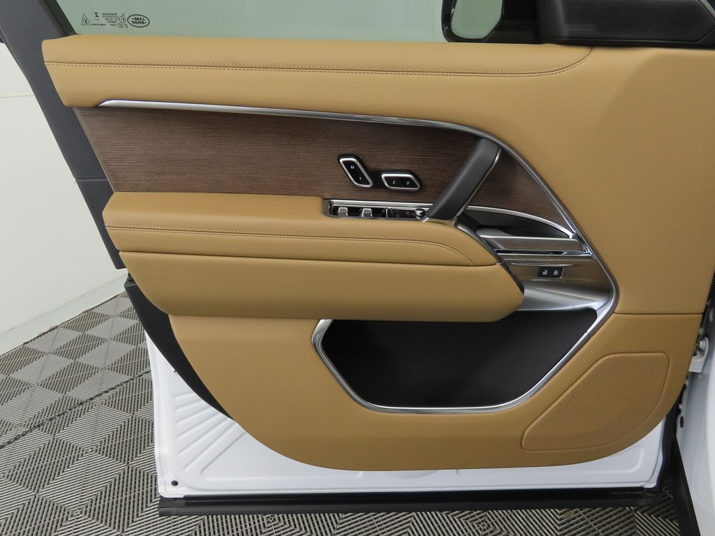 2025 Land Rover Range Rover SE photo 21
