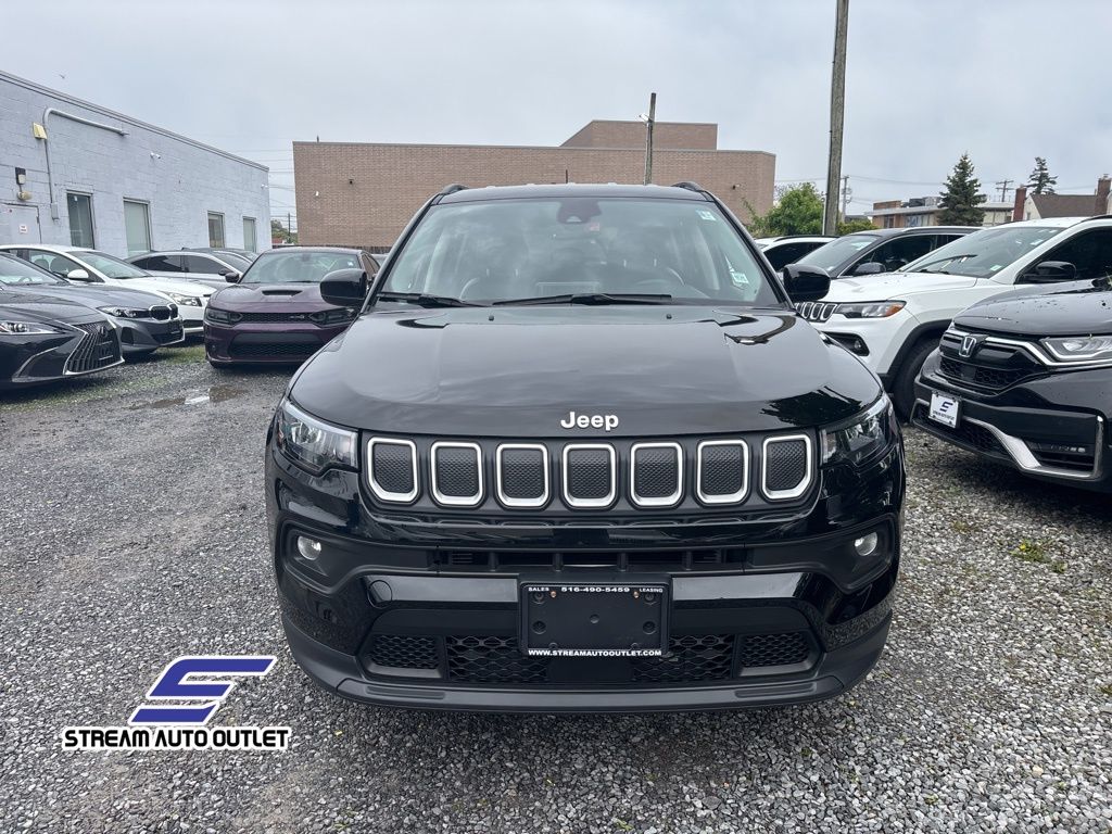 2022 Jeep Compass Latitude photo 2