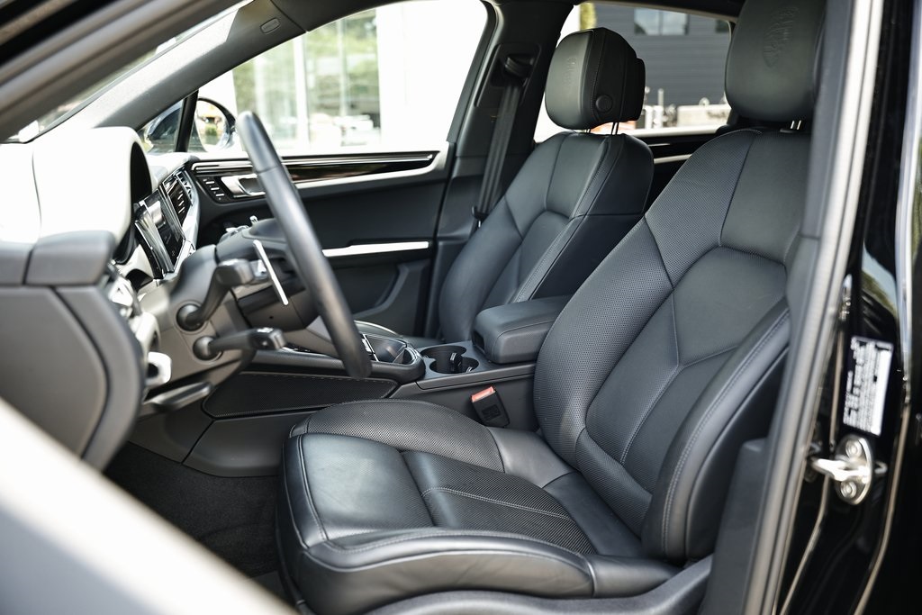 2024 Porsche Macan T photo 4