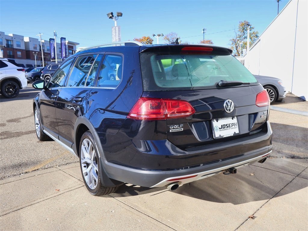 2017 Volkswagen Golf Alltrack TSI SEL 4Motion photo 3