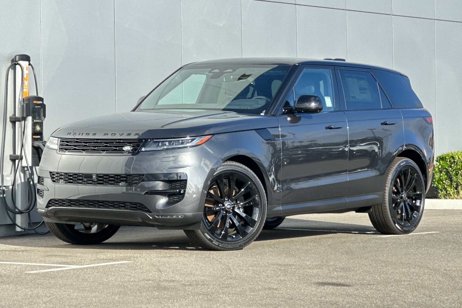 2025 Land Rover Range Rover Sport SE's photo