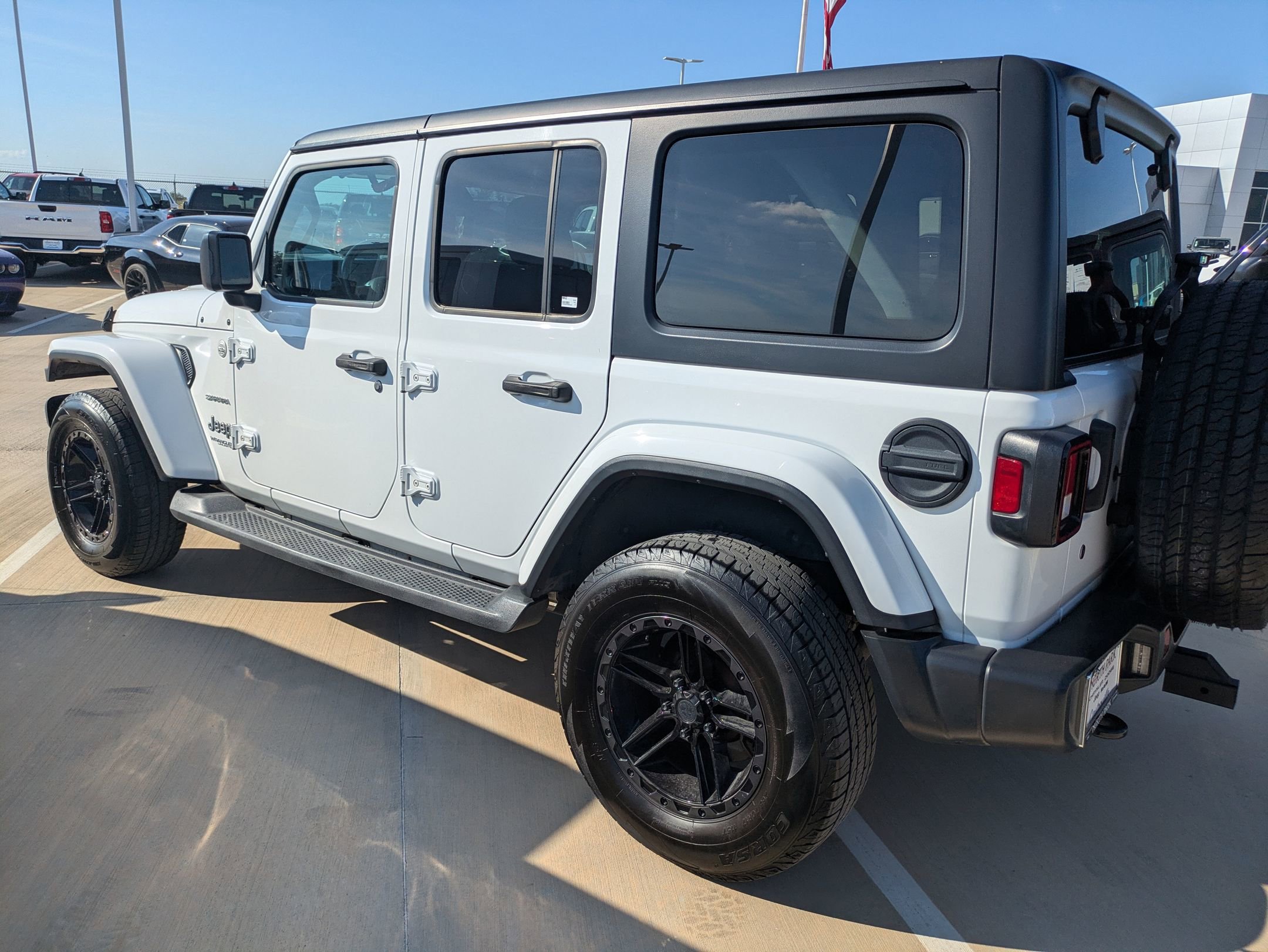 2019 Jeep Wrangler Unlimited Sahara photo 5