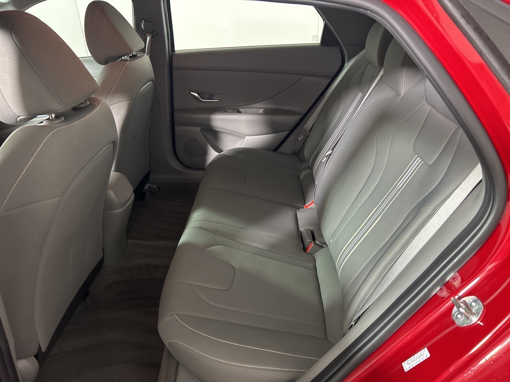 2023 Hyundai Elantra SEL photo 16