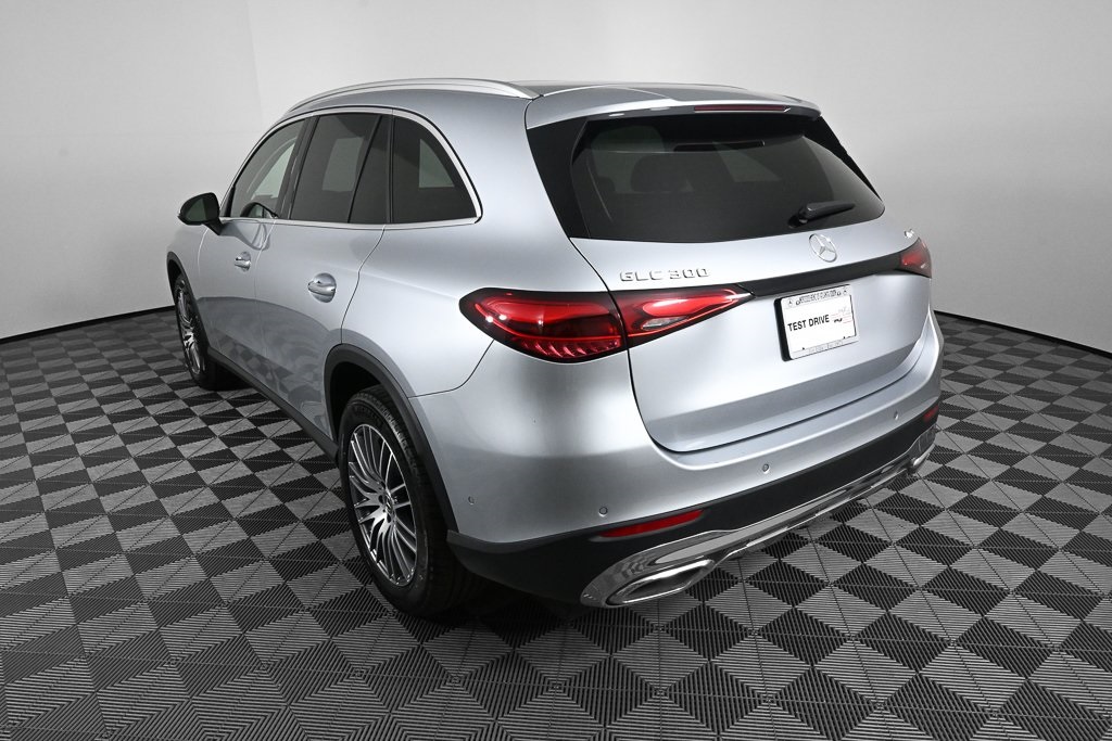 2024 Mercedes Benz GLC 300 4MATIC photo 4