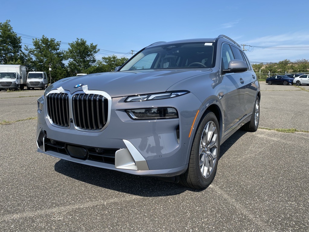 2026 BMW X7 40i's photo