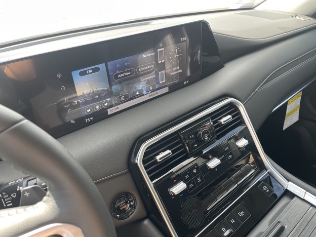 2025 Nissan Armada SV photo 11