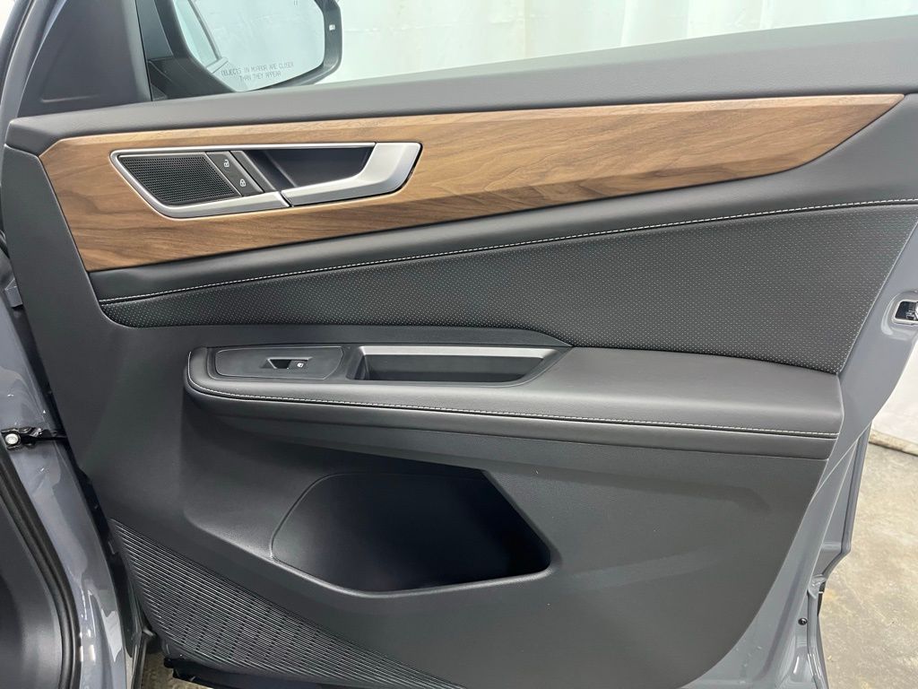2025 Volkswagen Atlas SE Technology photo 10