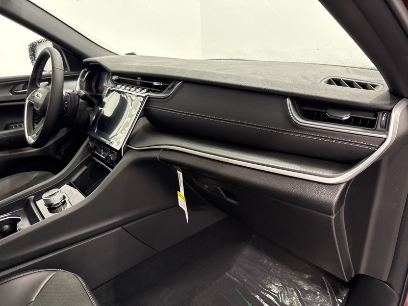 2025 Jeep Grand Cherokee Altitude photo 16