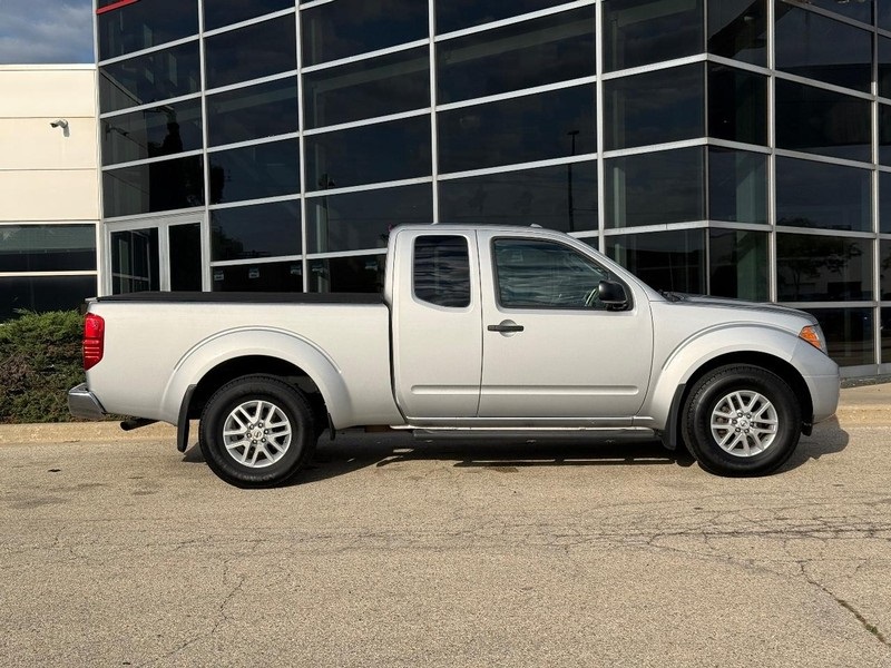 2017 Nissan Frontier SV photo 2