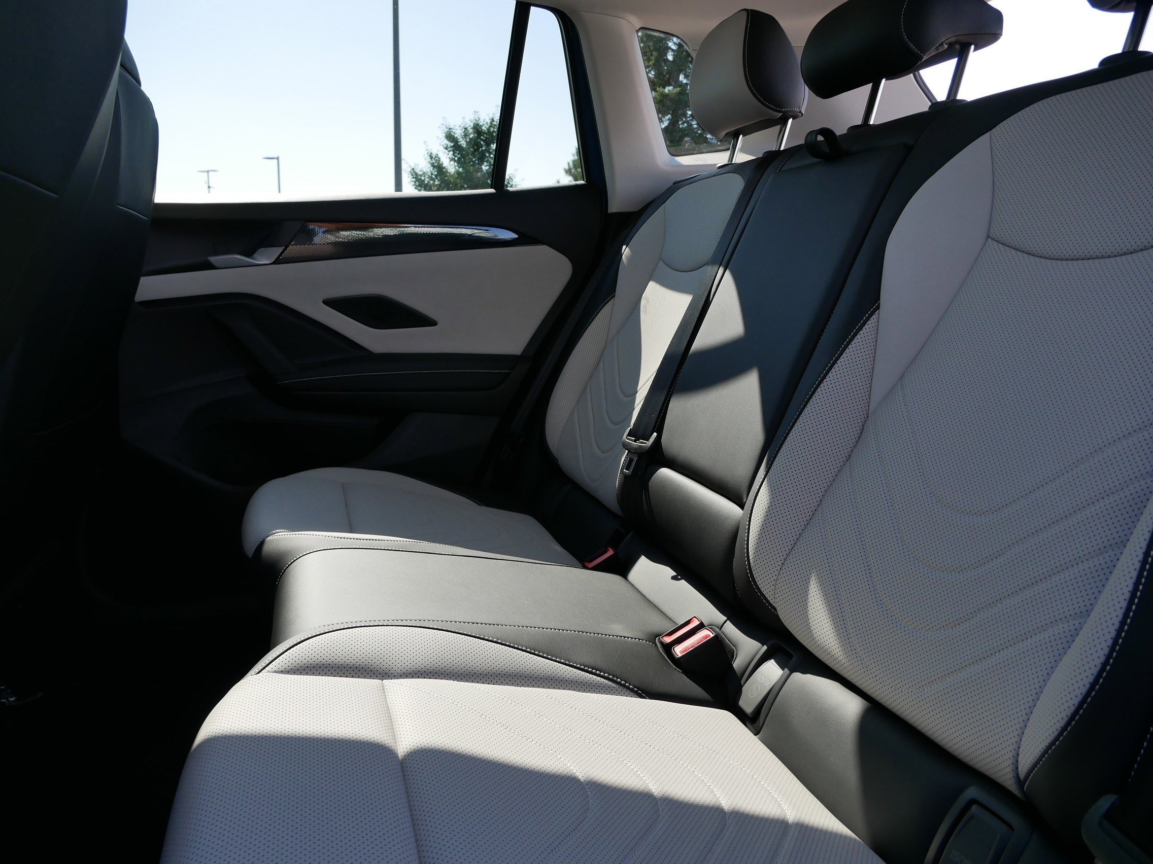 2025 Volkswagen Tiguan SE photo 4