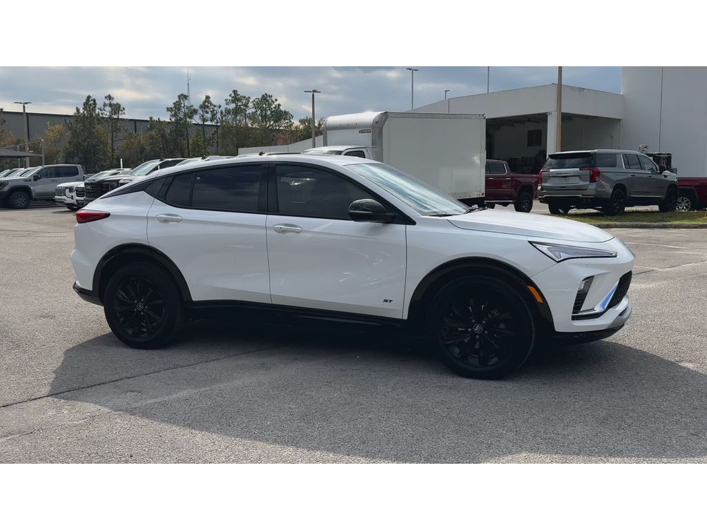 2025 Buick Envista ST photo 2