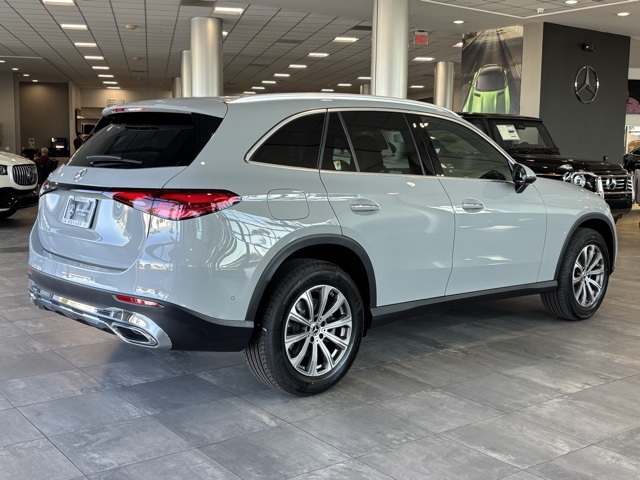 2026 Mercedes Benz GLC 300 photo 3