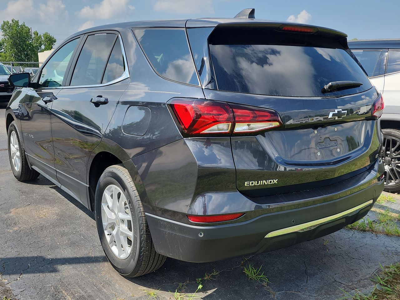 2023 Chevrolet Equinox LT photo 2