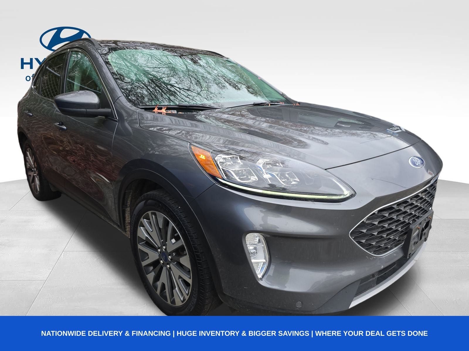 2022 Ford Escape Titanium's photo