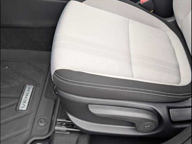 2026 Hyundai Venue SEL photo 4