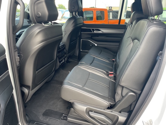 2025 Jeep Wagoneer Base photo 5