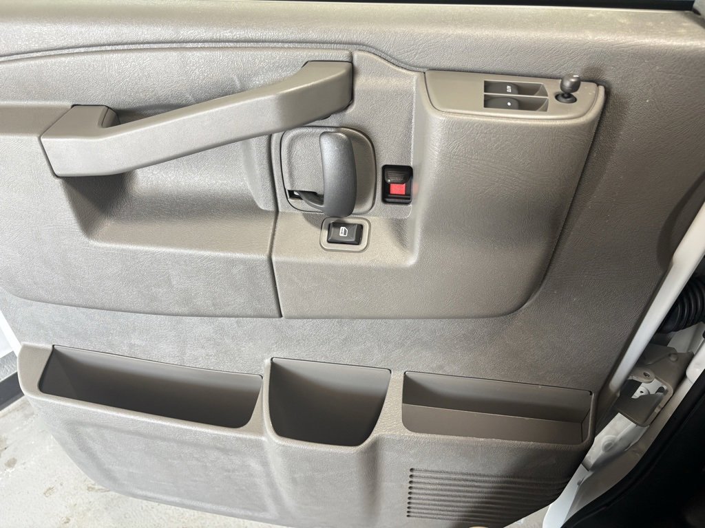 2025 Chevrolet Express Cargo 2500 photo 17