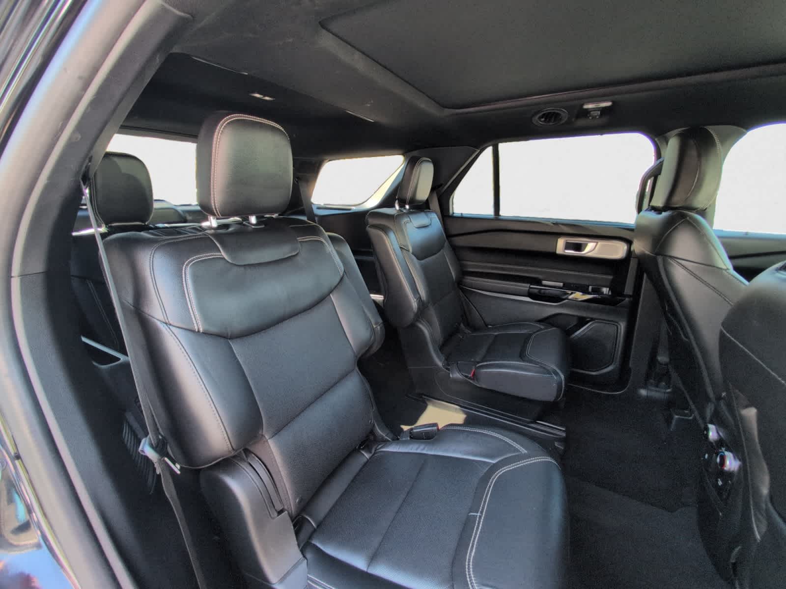 2022 Ford Explorer ST photo 13