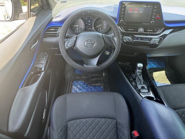 2022 Toyota C-HR XLE photo 24