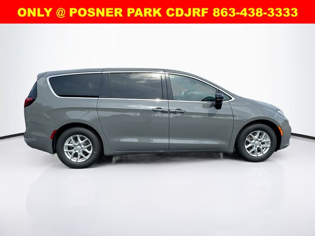 2025 Chrysler Pacifica photo 4
