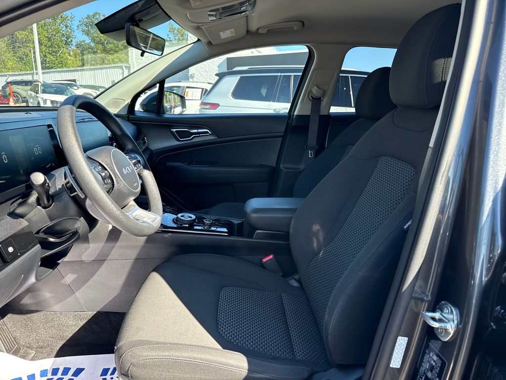 2023 Kia Sportage Hybrid LX photo 9