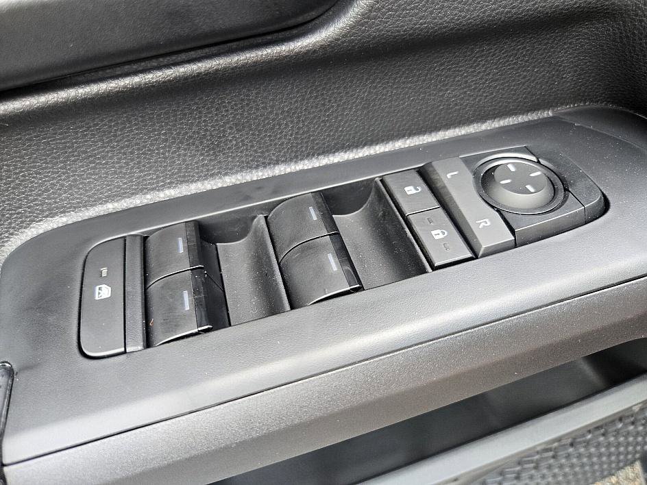 2025 Toyota Tacoma SR5 photo 28