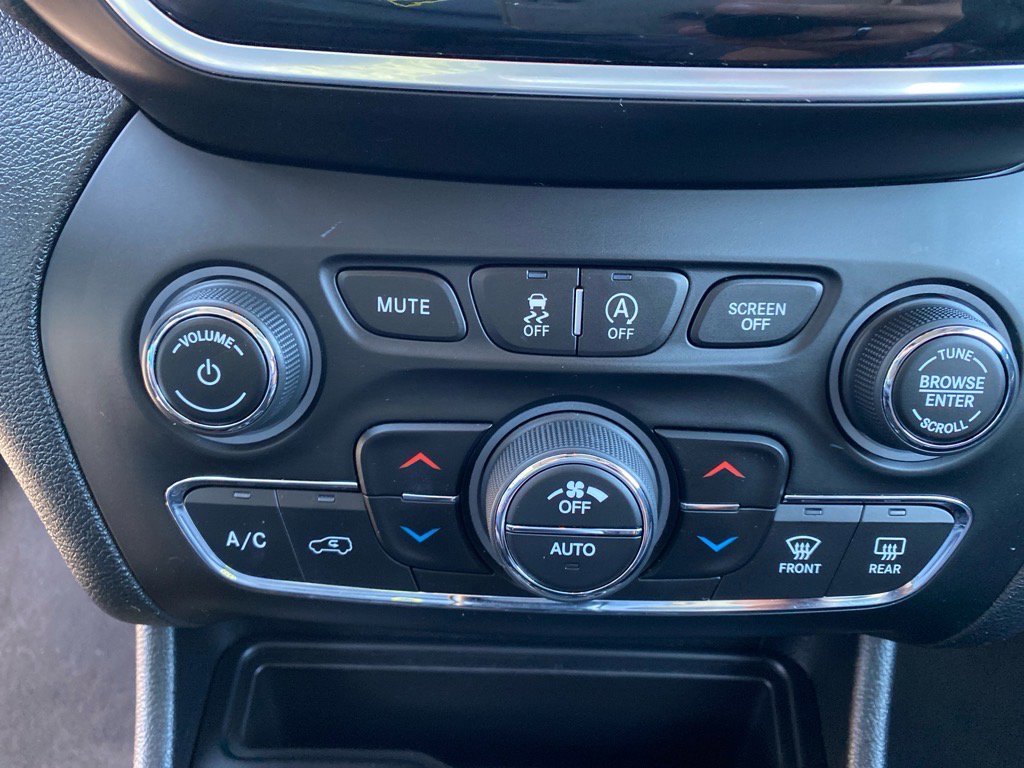 2022 Jeep Cherokee Limited photo 9