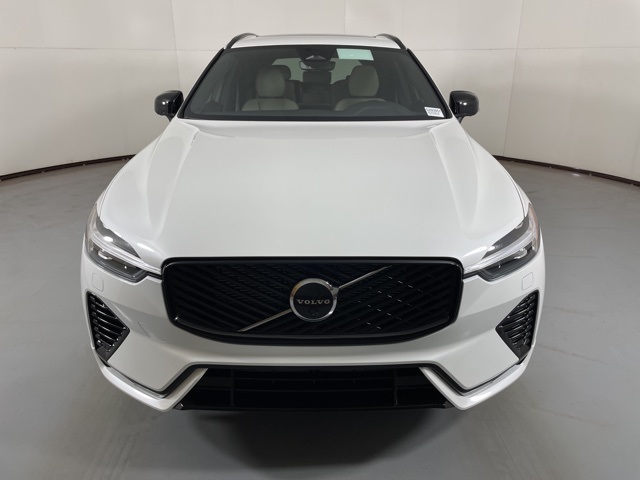 2026 Volvo XC60 T8 Plus photo 3