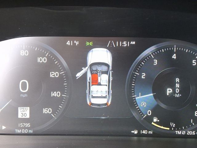 2022 Volvo XC40 R-Design AWD photo 22