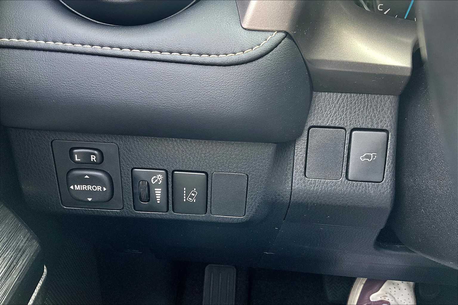 2018 Toyota RAV4 Hybrid Limited photo 34
