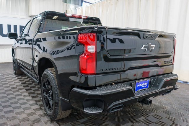 2026 Chevrolet Silverado 1500 High Country photo 3