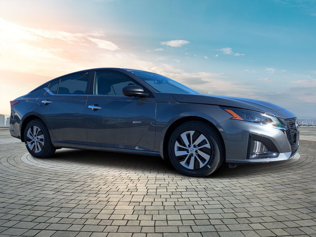 2025 Nissan Altima S's photo