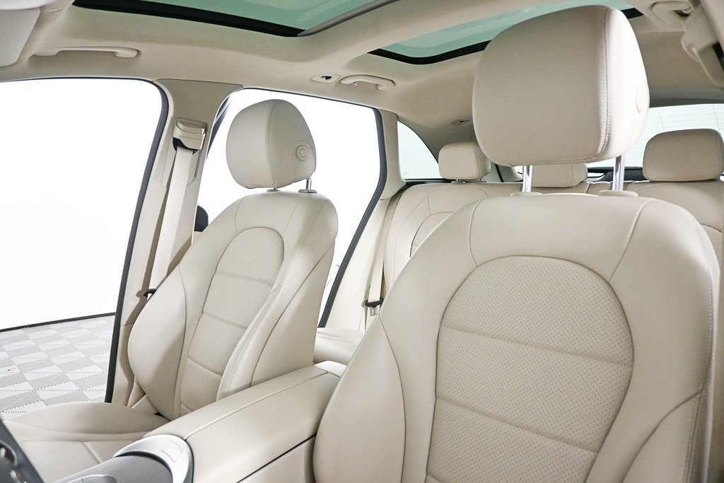 2022 Mercedes Benz GLC 300 photo 5