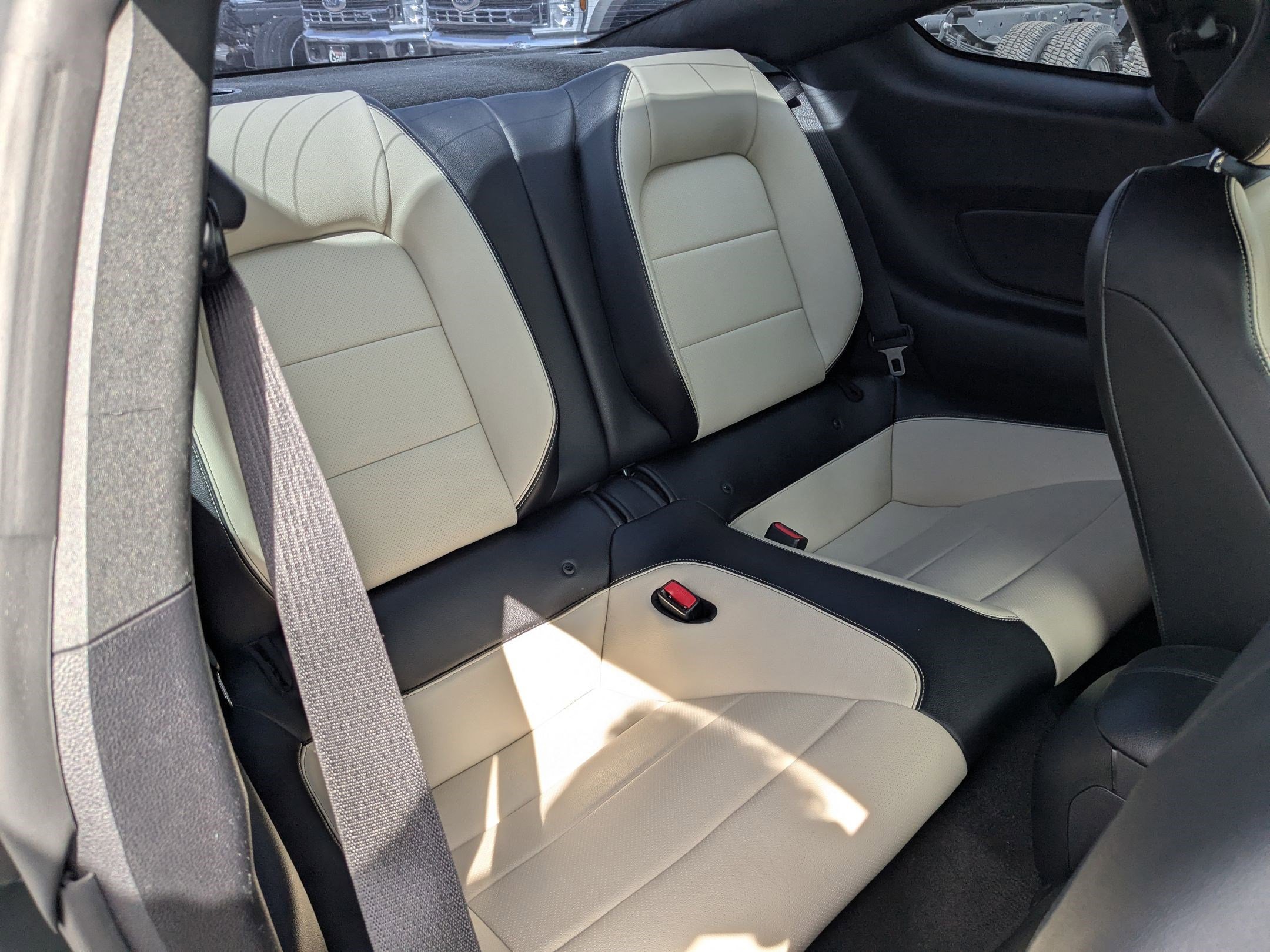 2015 Ford Mustang GT Premium photo 25