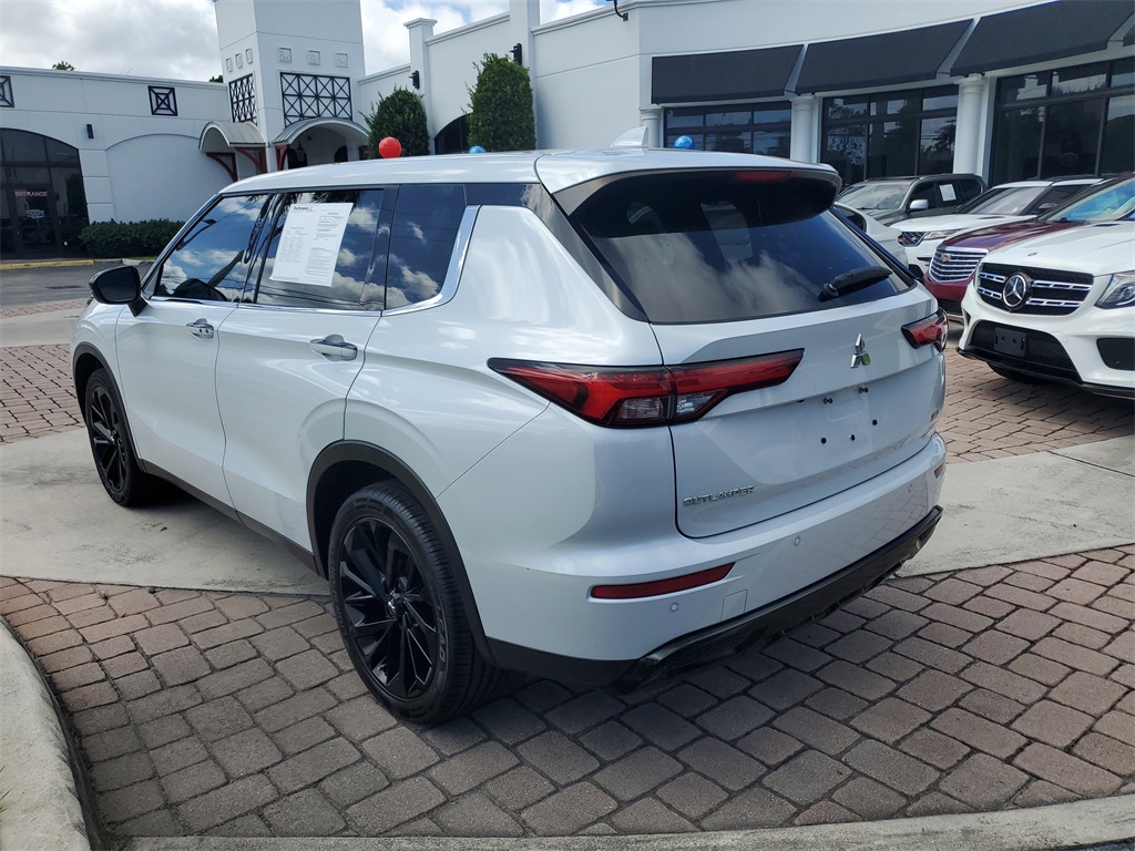 2023 Mitsubishi Outlander SE Black Edition photo 4