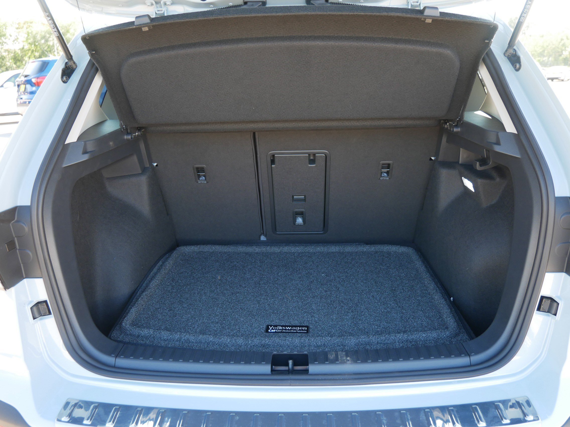 2025 Volkswagen Taos SE photo 3