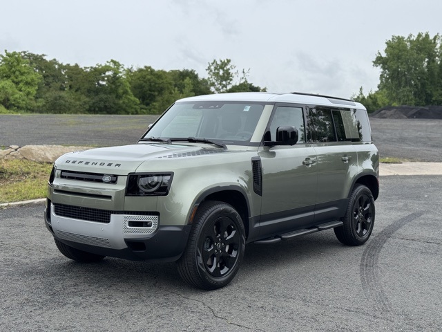 2025 Land Rover Defender S's photo