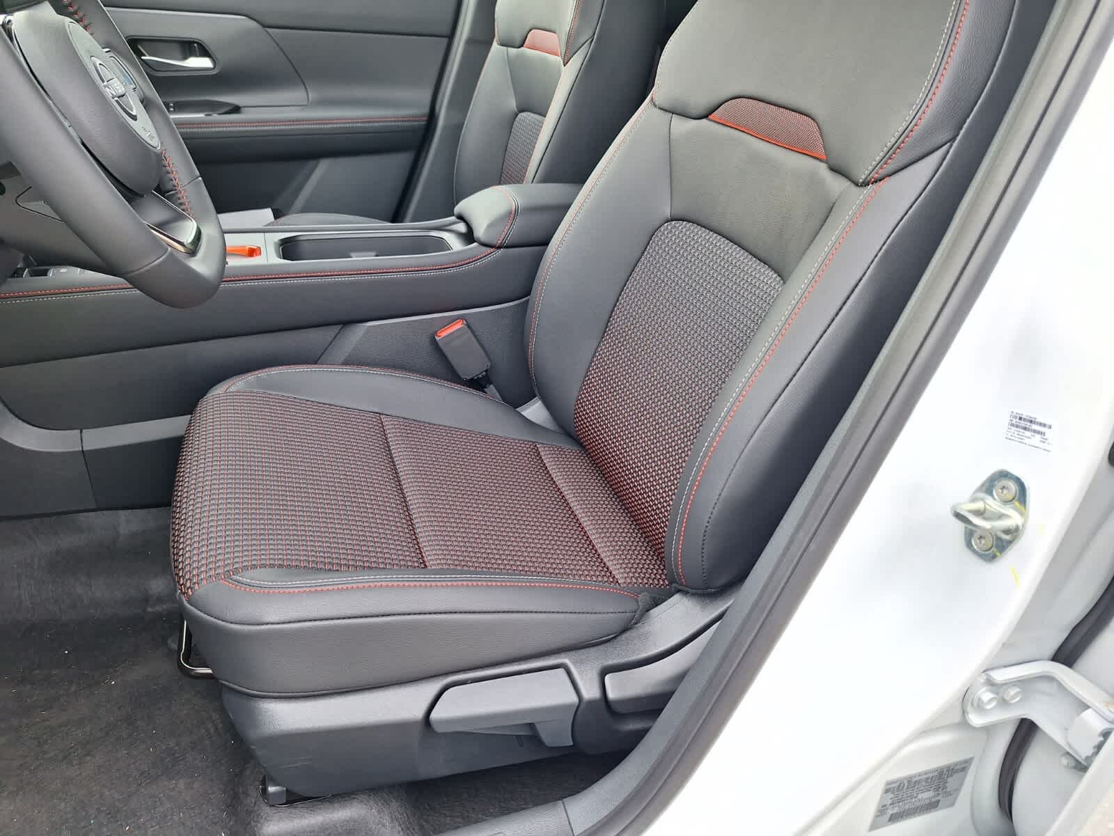 2026 Nissan Kicks SR photo 10