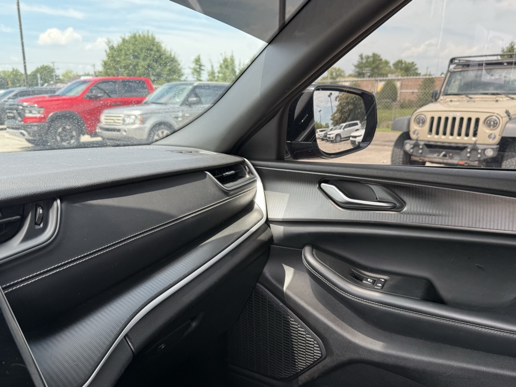 2023 Jeep Grand Cherokee Altitude photo 19