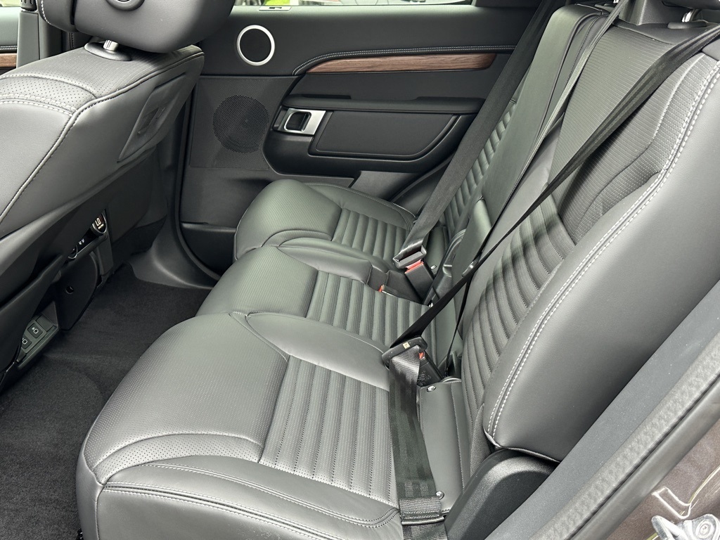 2025 Land Rover Discovery SE photo 22