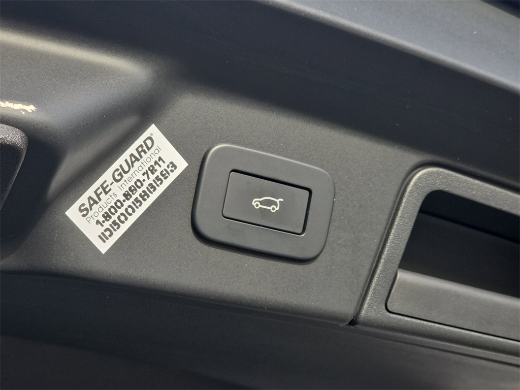 2023 Land Rover Range Rover Velar P400 HST photo 14