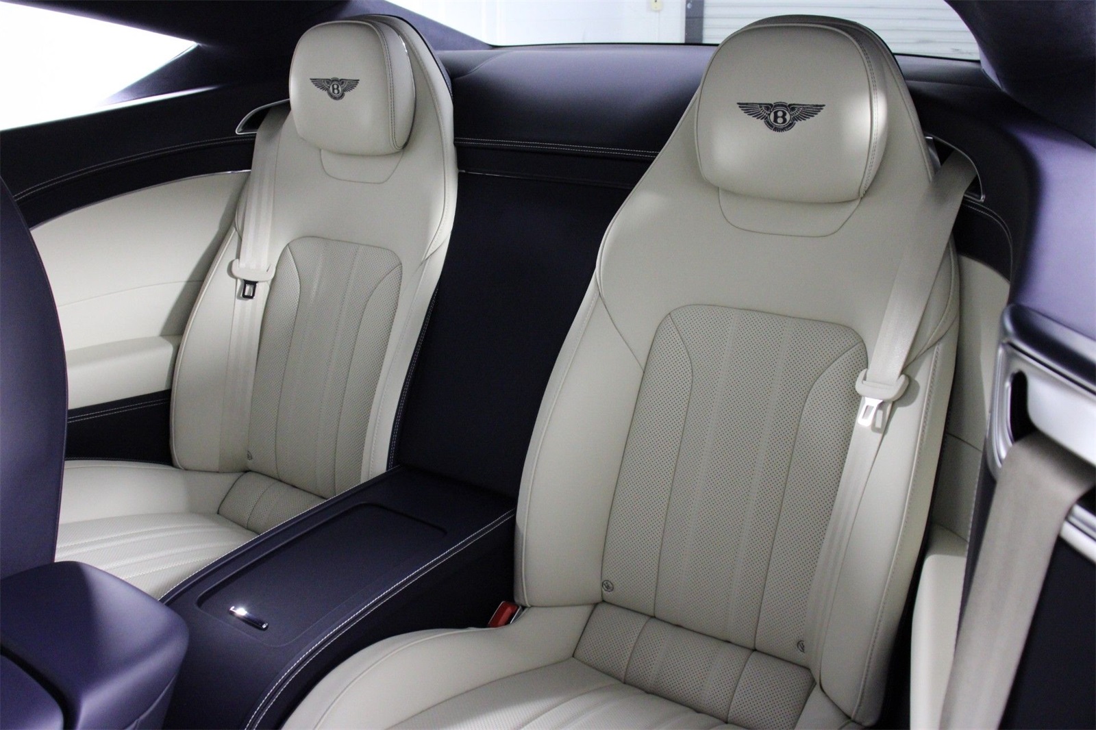 2024 Bentley Continental GT V8 photo 18
