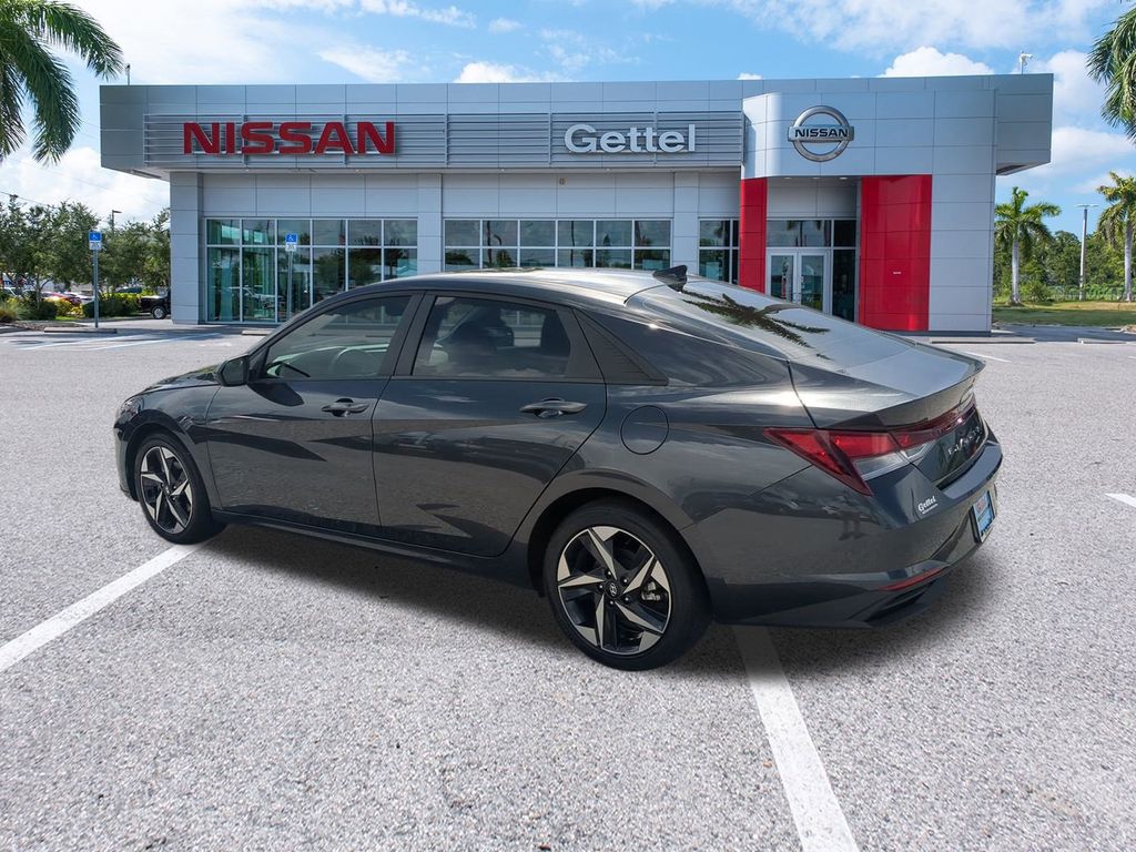 2023 Hyundai Elantra SEL photo 7