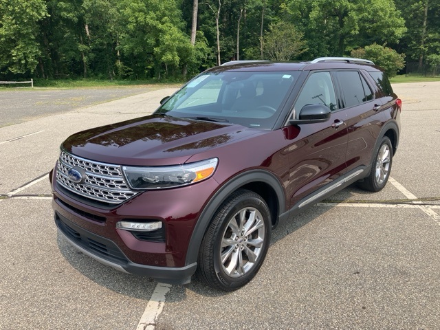 2022 Ford Explorer Limited's photo