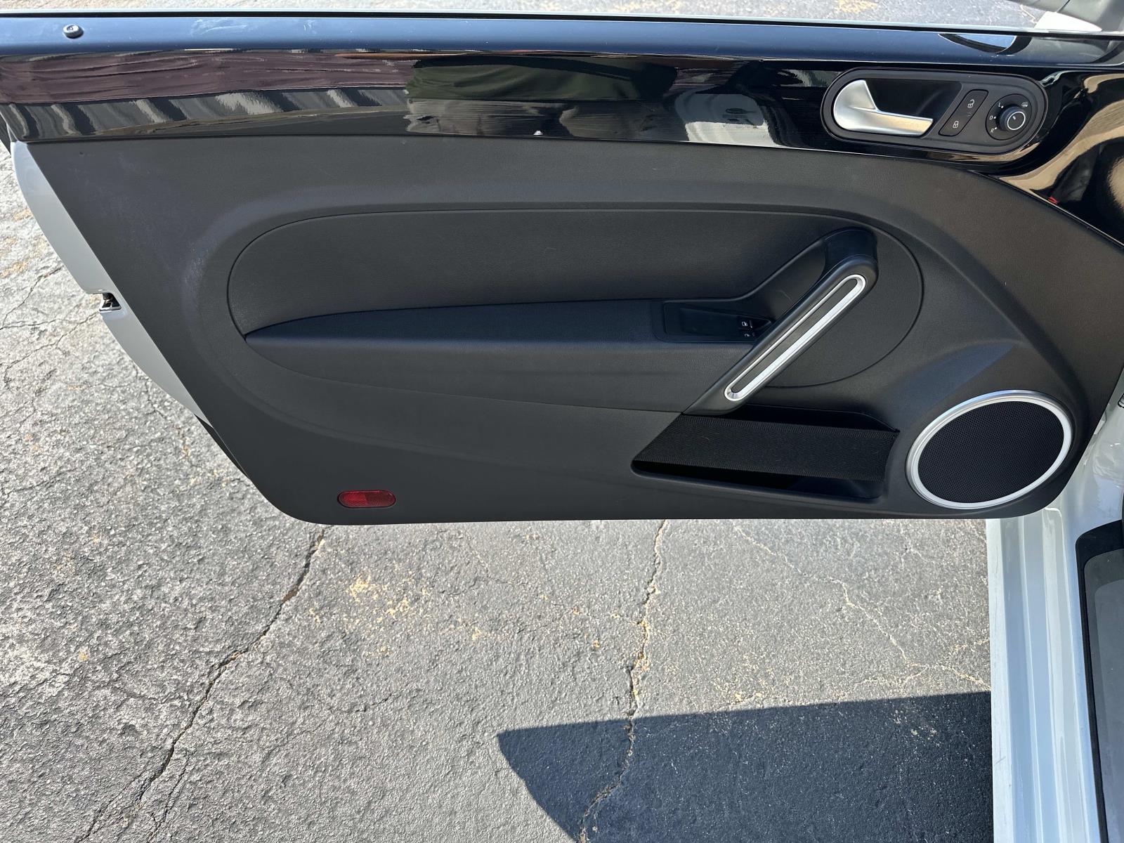 2019 Volkswagen Beetle Final Edition SE photo 10